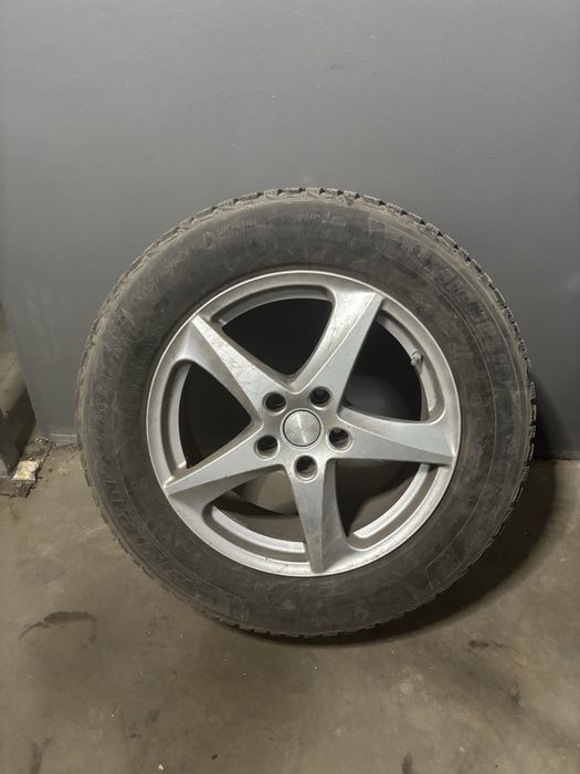 Продам зимние шины с дисками 225/60/17
