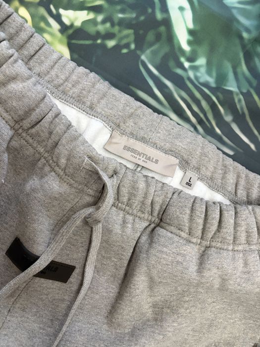 Pantaloni scurti ESSENTIALS Gri !! OFERTA LIMITATA !!