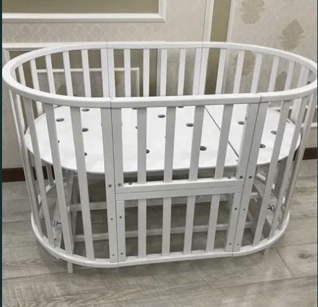 Продам кроватку с маятником