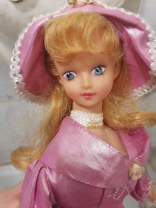 Вазочка 20*8, кукла для декора, мини-букет