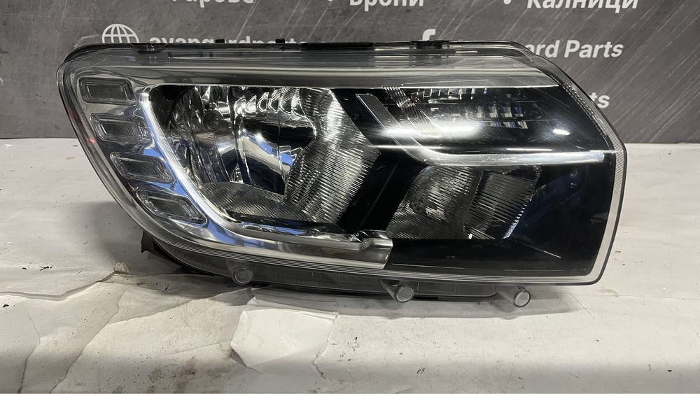 4 броя десен и 1 брой ляв фар Dacia Logan(17-20), Sandero(16-20)