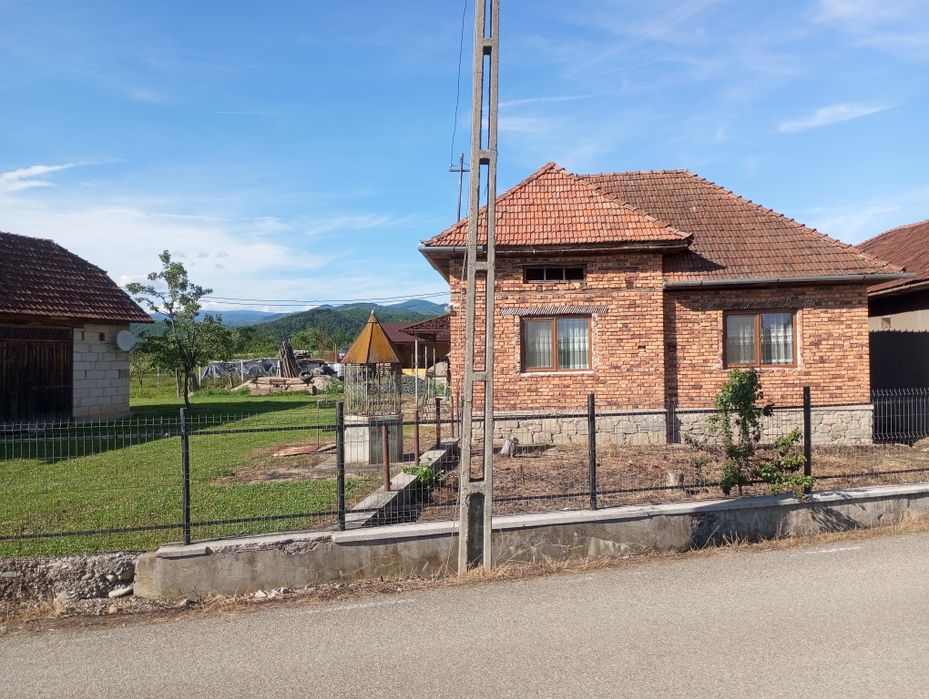 Vând casă de vacanță în loc Hălmăgel