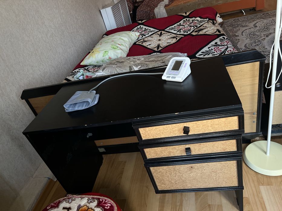 Продам спальный гарнитур