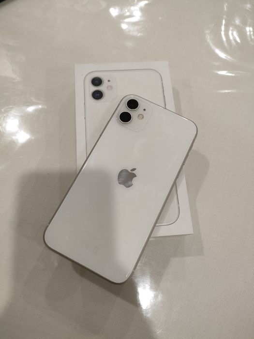 Продам Айфон 11.