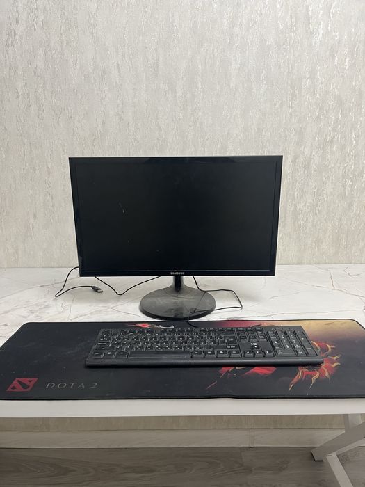 Монитор клавиатура коврик