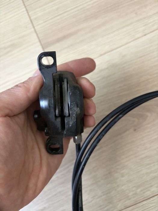 Предна хидравлична дискова спирачка Shimano mt201