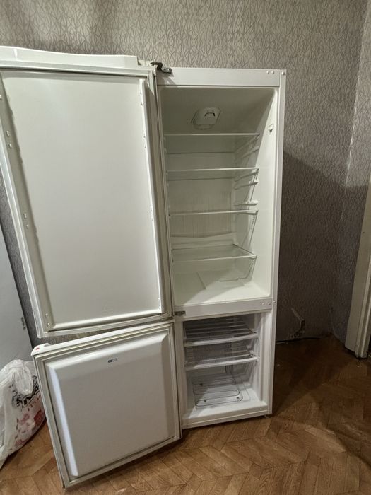 Продам б/у холодильник ESILL