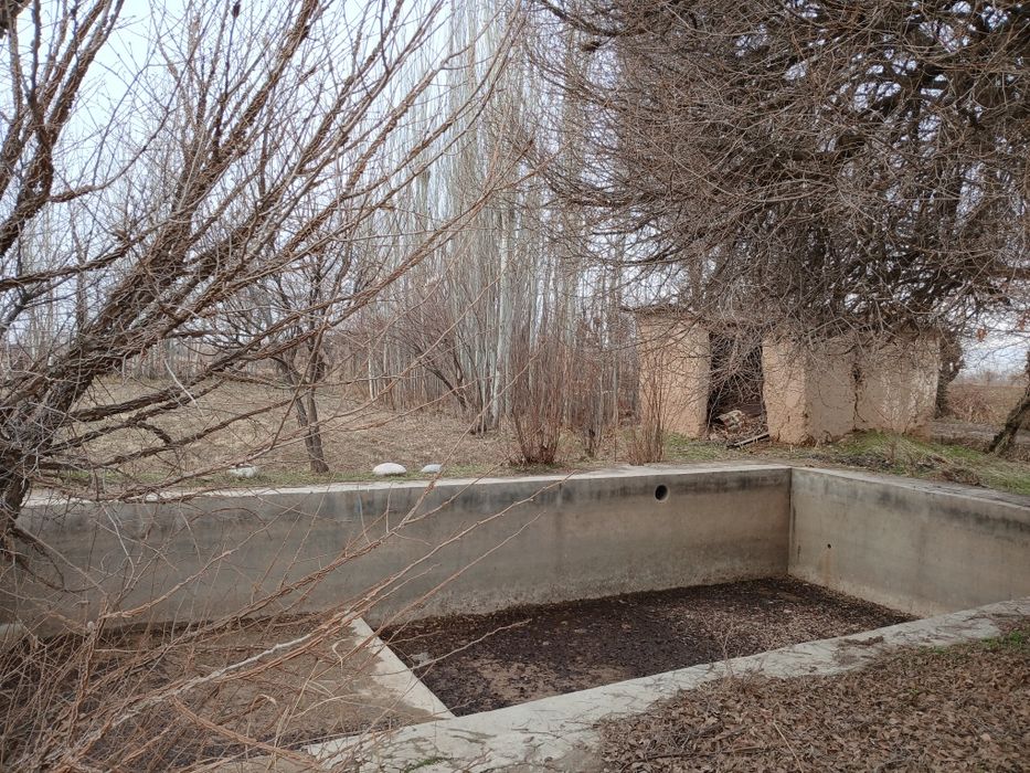 Нотурар йер сотилади!