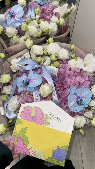 Свежие цветы от Celine