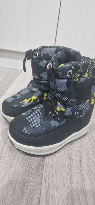 Продам детские сапоги