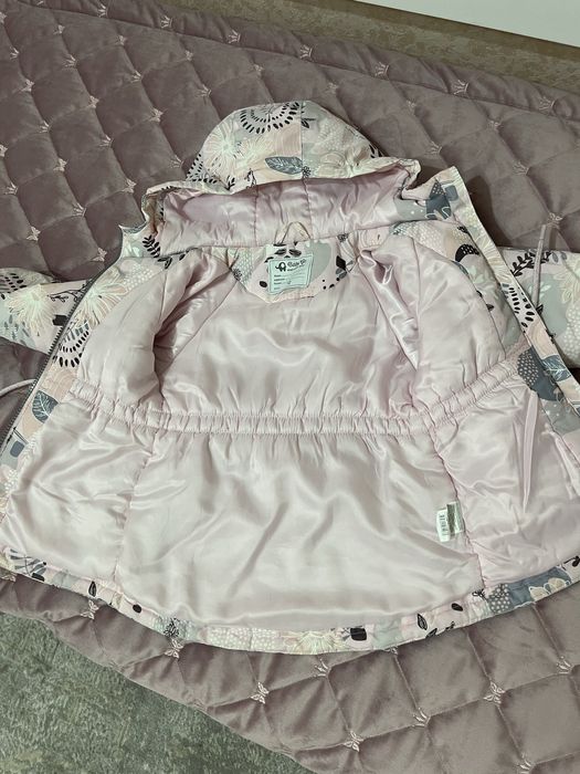 Продам осеннюю куртку на девочку