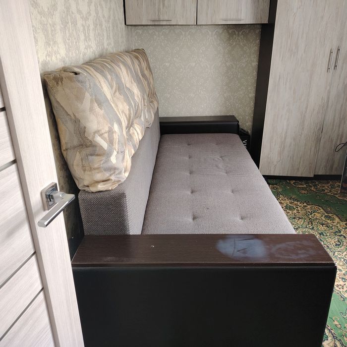 Продам диван раздвижной. Находится в Лисаковске. ТОРГ