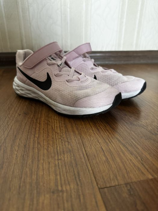 Продам детские кроссы nike