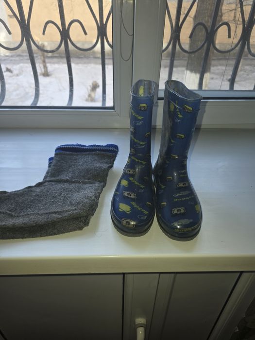 Продаю резиновые сапоги
