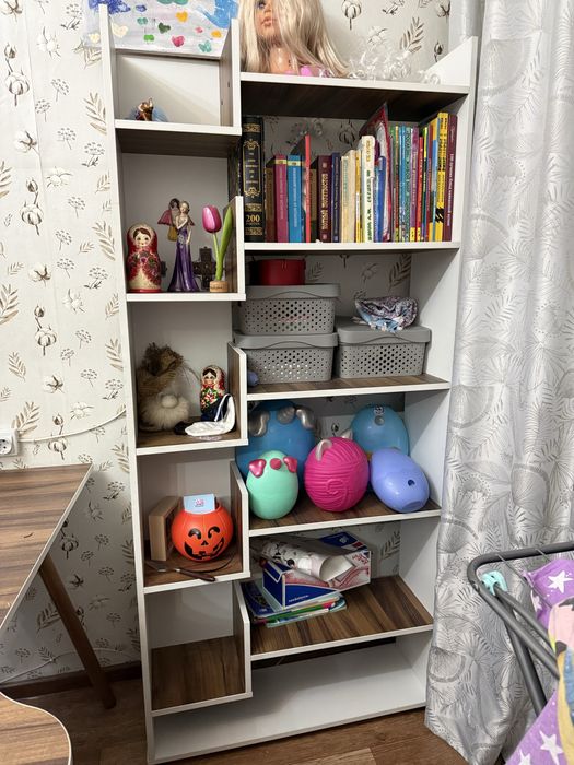 Писменый стол с этажеркой