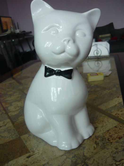 Голяма порцеланова котка на ELPA Alcobaca - за колекция