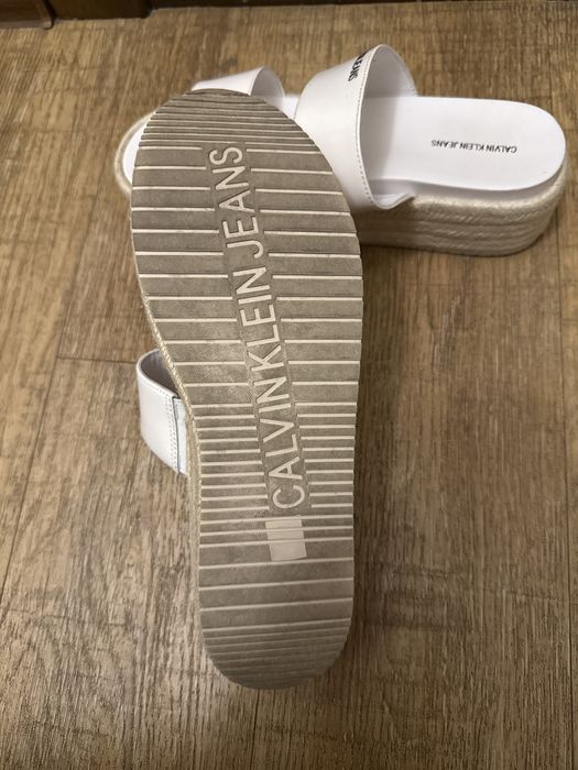 Продам белые сандали Calvin Klein Jeans Frances