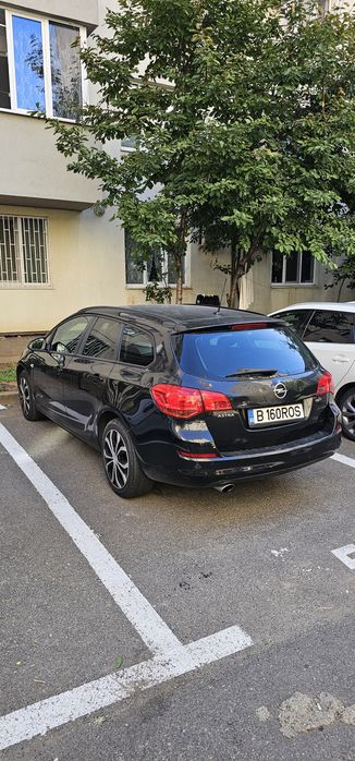 Opel Astra Touring 2012