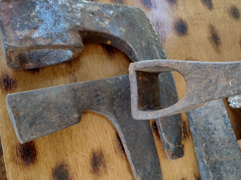 Брадва тупор ...