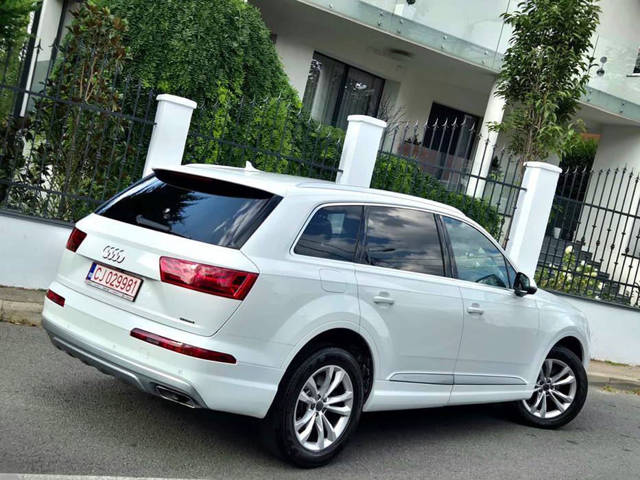 Audi q7 s line matrix 7 locuri motor 70000 km