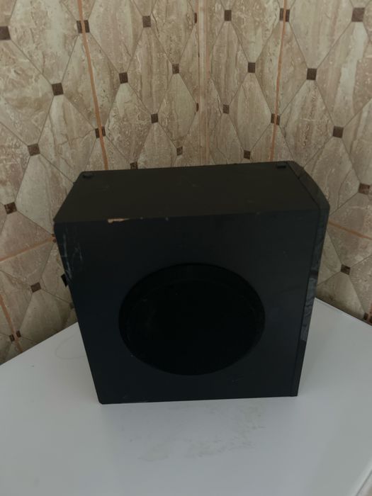 Boxa cu cablu origina inclus