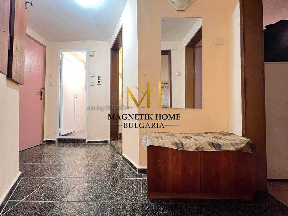 Бюджетен двустаен апартамент с беседка на метри от морската градина