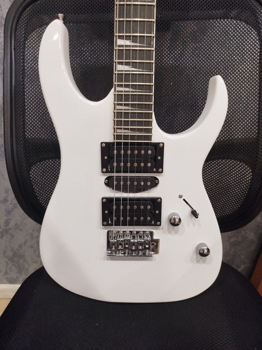 Продам электрогитару гитару