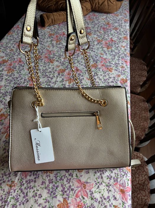 Чисто нова златиста чанта Massimo