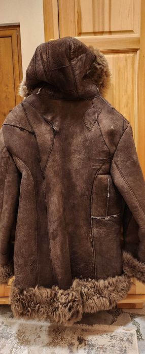 Кожух от естествена агнешка кожа.