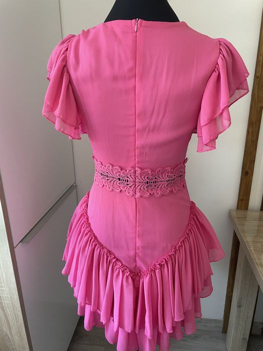 Rochie roz cu volanase