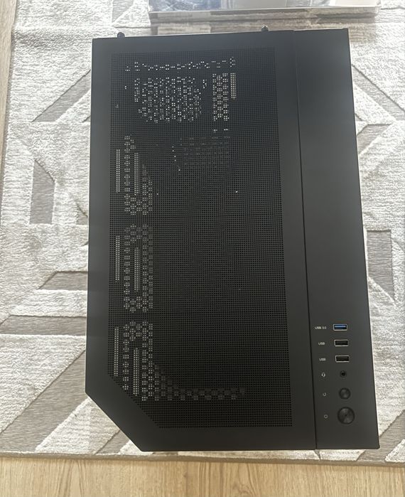 ЧЕРНА PC кутия Fish Tank