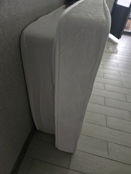 Продам кровати с матрацами