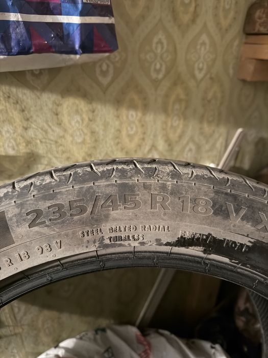 Летняя резина 235/45/18 Continental