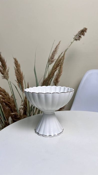 Конфетница на ножке