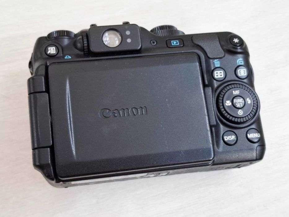 Canon PowerShot G12 10MP Digital Point & Shoot Camera