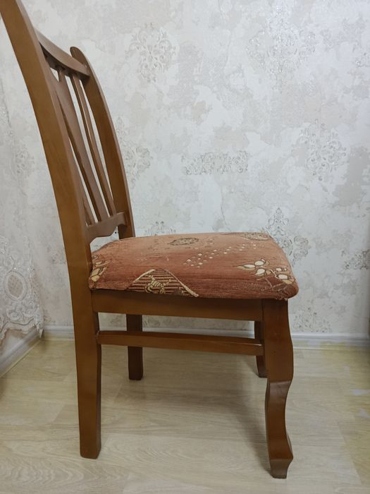 Stol va 12ta stul(yong'oqdan qilingan stullar)