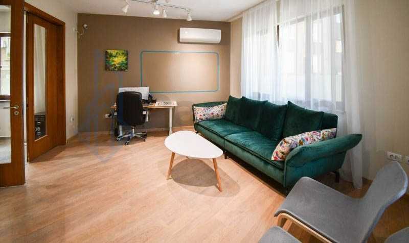 Дава се под наем Тристаен апартамент в София, Център - 100 кв.м за 750 € - Снимка #1