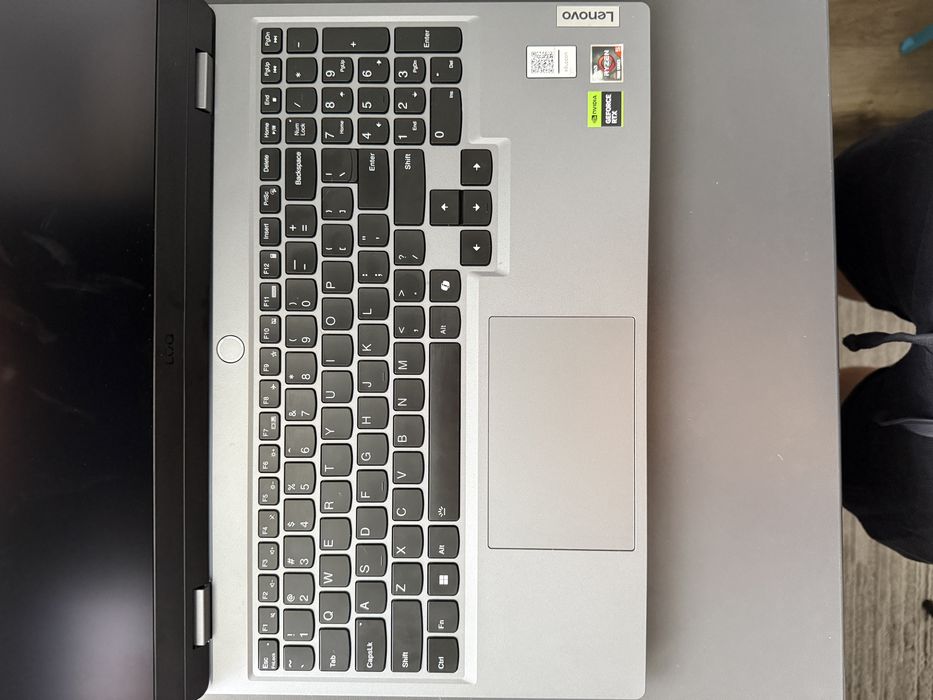 Laptop Gaming LENOVO LOQ 15ARP9