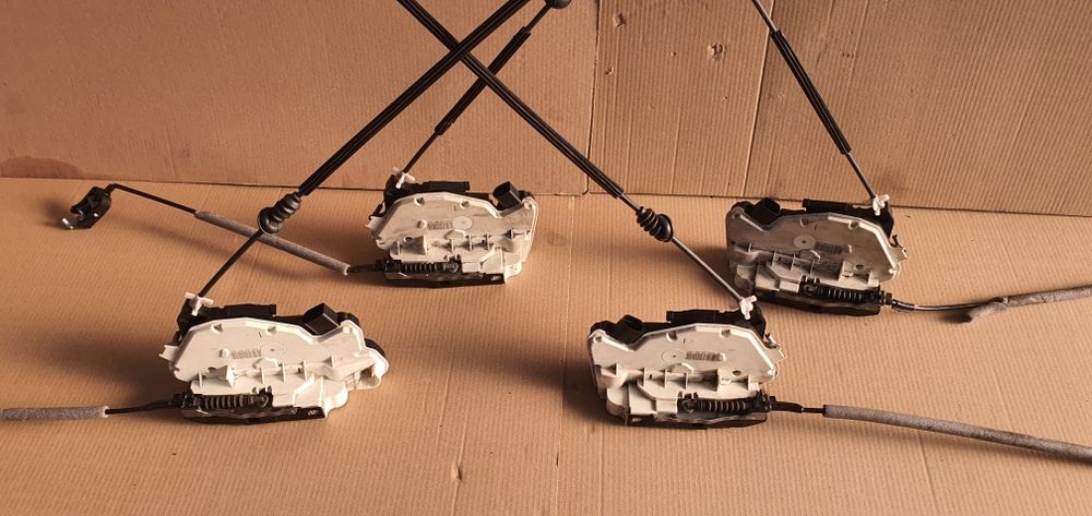 Broasca incuietoare usa fata spate stanga dreapta skoda superb 2