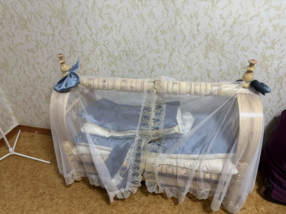 Бесик новый очень красивый