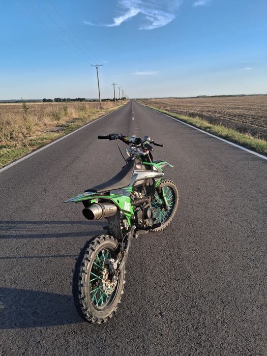 Vând cross jrh 125cc functionabil, mai multe detalii în privat