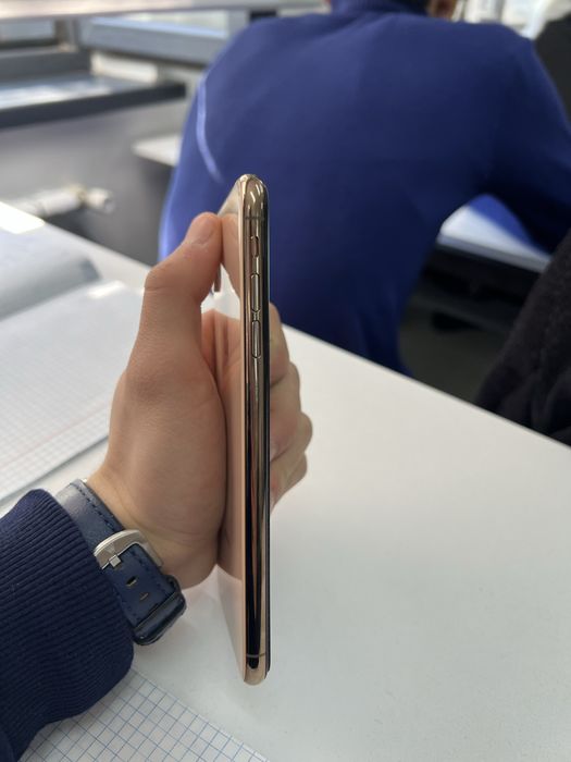 Iphone xs max srochna sotiladi