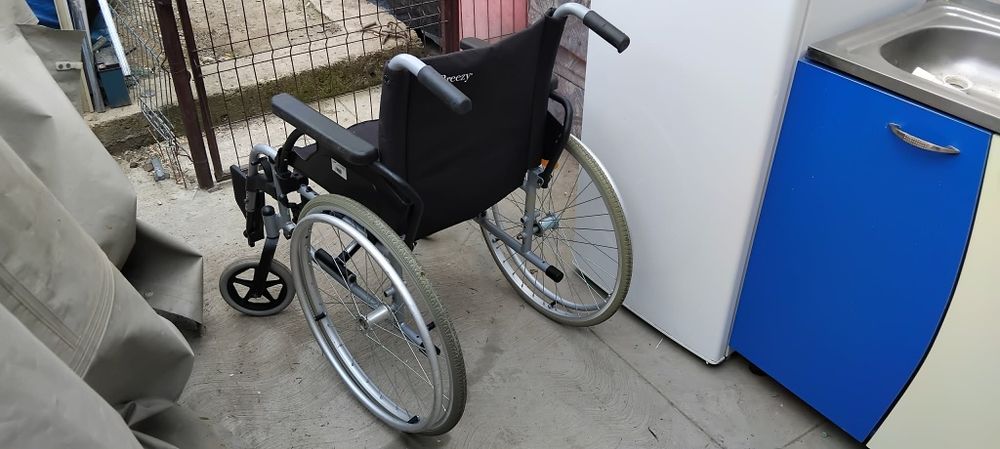 Cărucior pentru persoane cu dizabilități/ este ca și nou