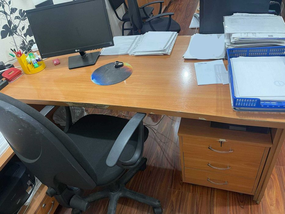 Продается офисная мебель