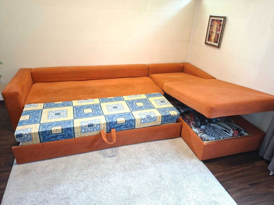 Ъглов диван с функция сън и ракла