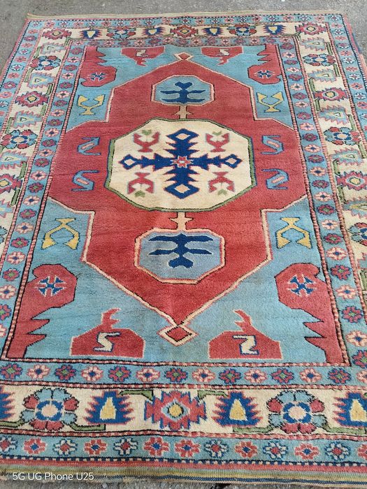 Ръчно тъкан килим