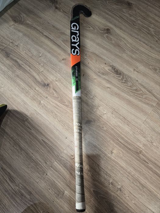 Стикове и кори за хокей на трева