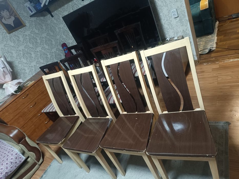 Стол.           .