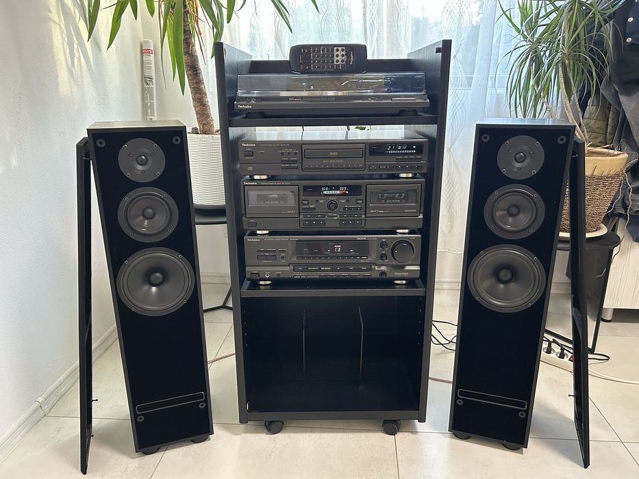 Vand sistem / linie audio TECHNICS cu boxe , rack si telecomanda