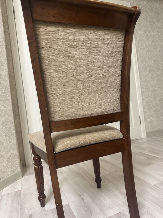 Продам стуля со столом качечтвенная мебель